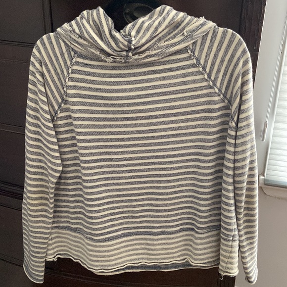 Free People Sweater 🌅 - Picture 2 of 3